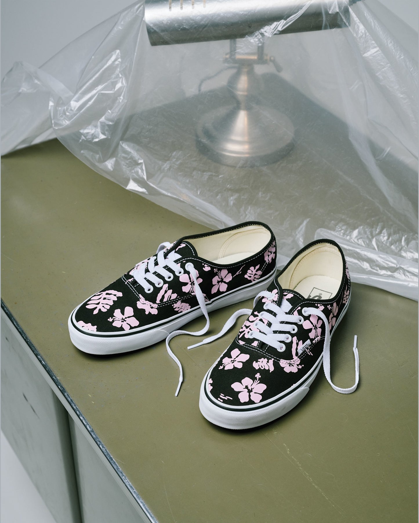 Authentic VN000Z75B9P