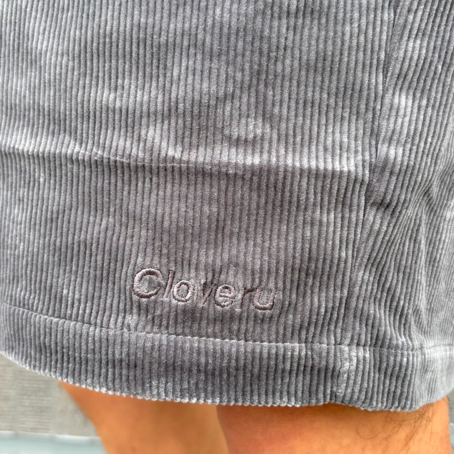Cloveru CORDUROY CLASSIC SHORTS