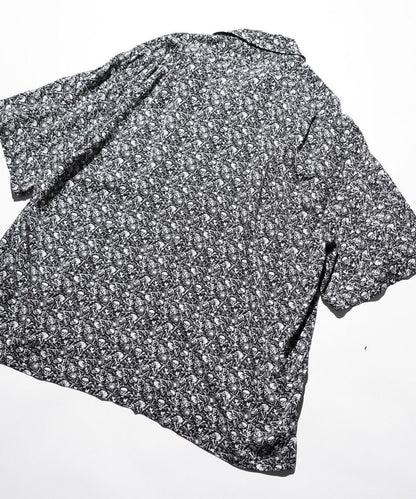 PRINTED LOOP COLLAR SS SHIRT
