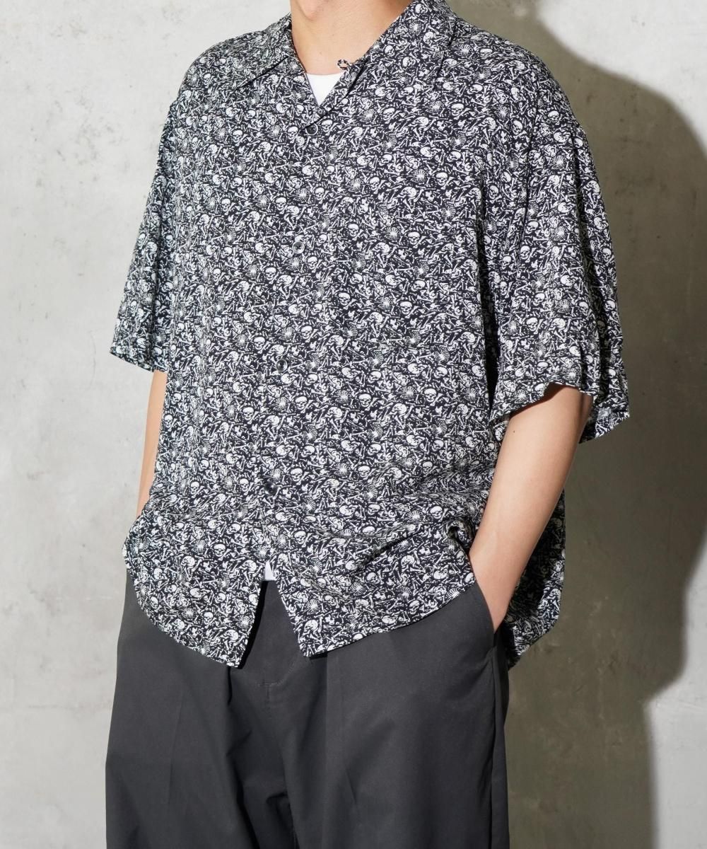 PRINTED LOOP COLLAR SS SHIRT
