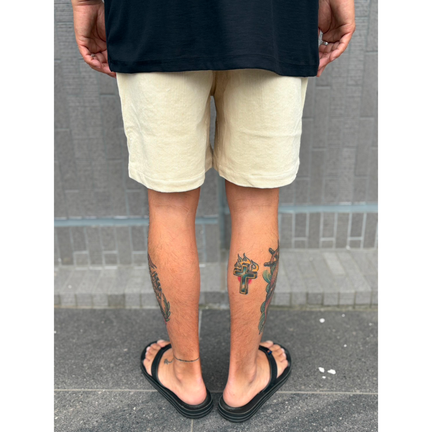 Cloveru CORDUROY CLASSIC SHORTS