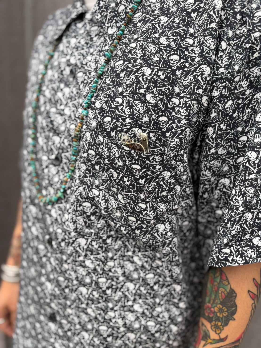 PRINTED LOOP COLLAR SS SHIRT