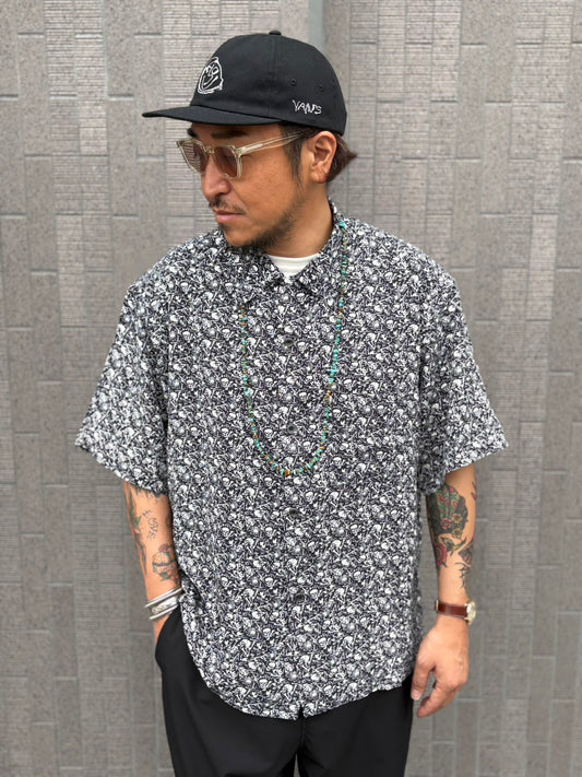 PRINTED LOOP COLLAR SS SHIRT