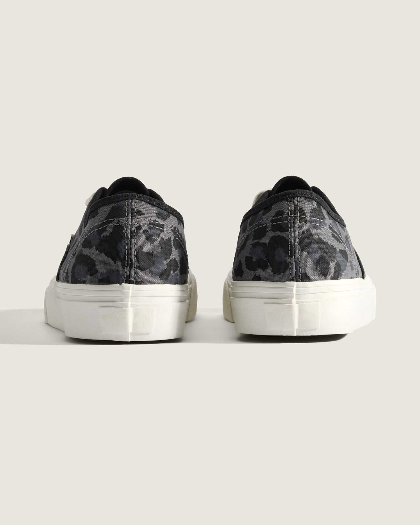 Authentic  VN000D6GHR0